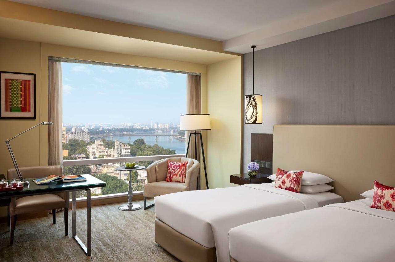 Hyatt Regency Ahmedabad Hotel Exterior photo Deluxe Room
